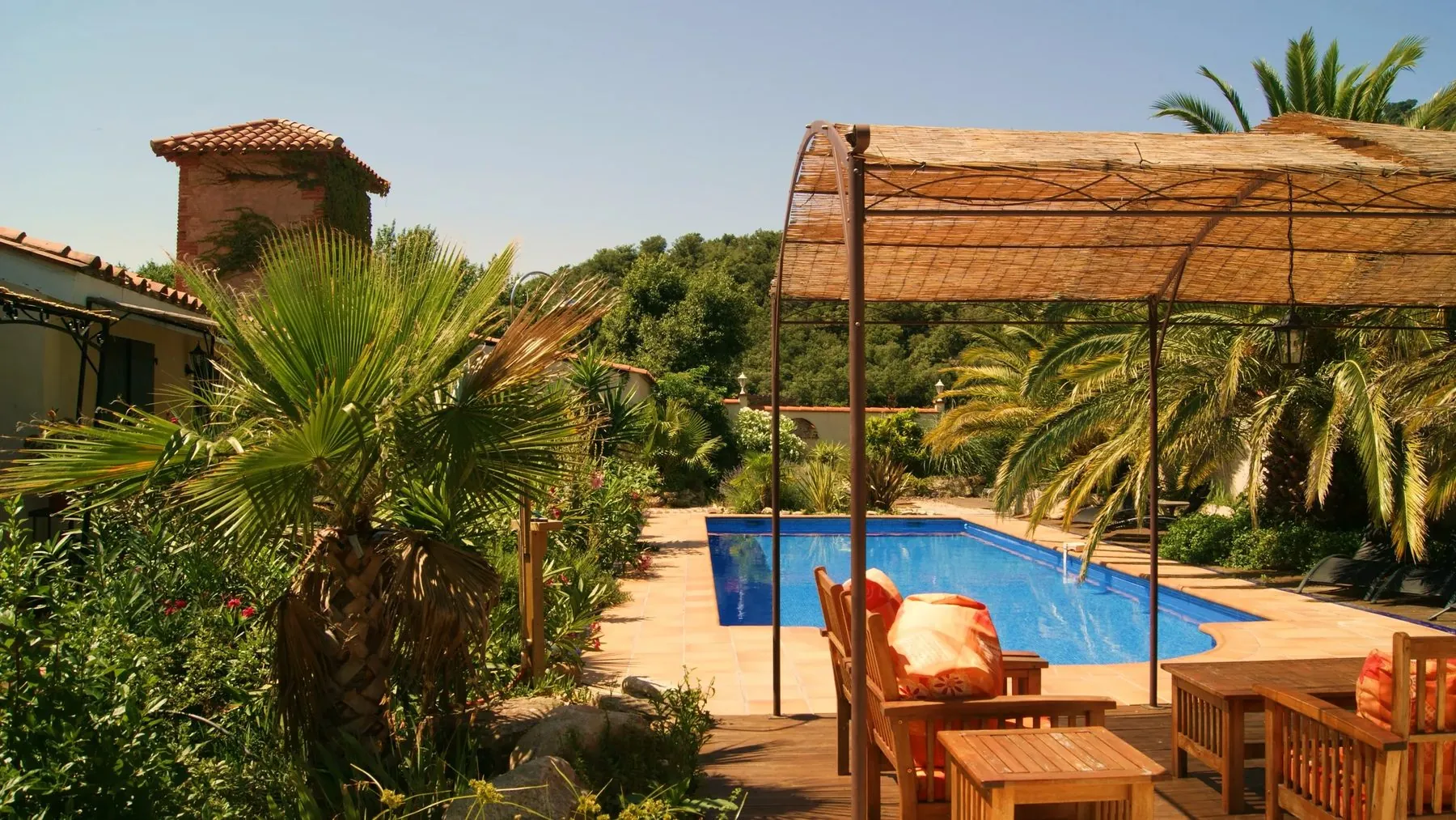 Piscine et pergola de la Résidence de la Rasclose